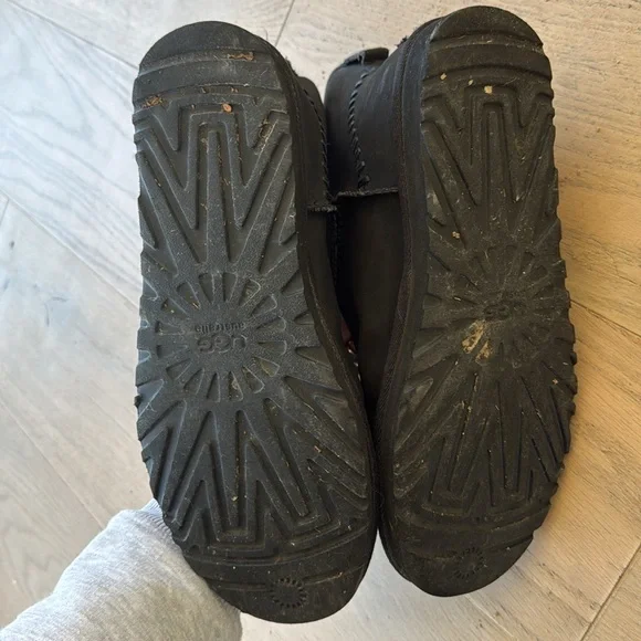 UGG Men’s Classic Mini Boot - Picture 6 of 6